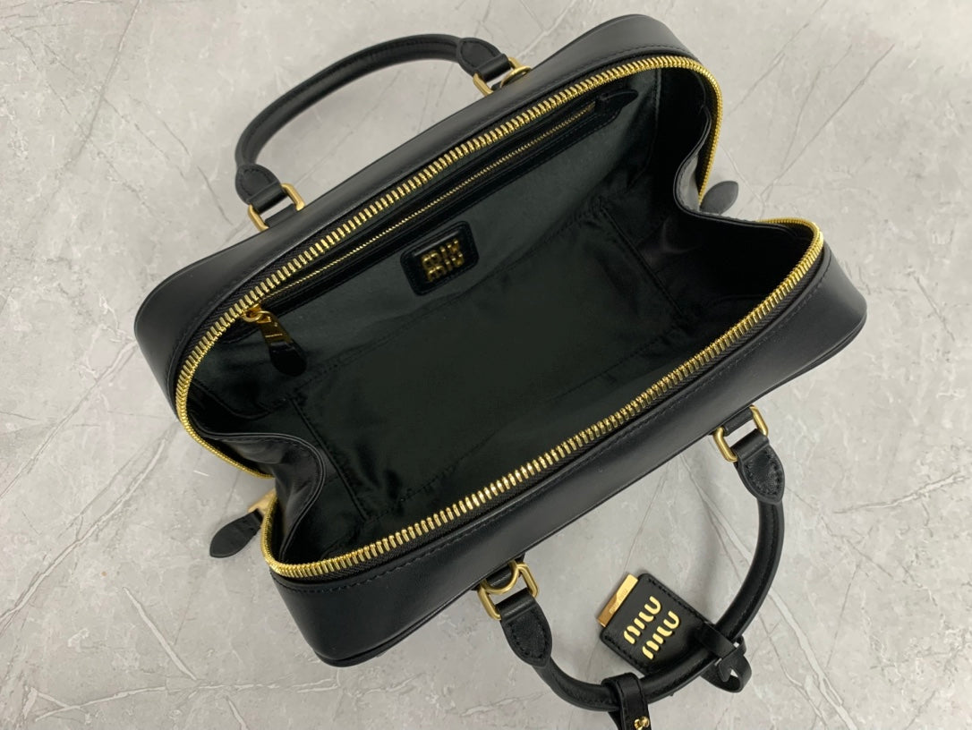 Matelassé Bowling Bag - View 9