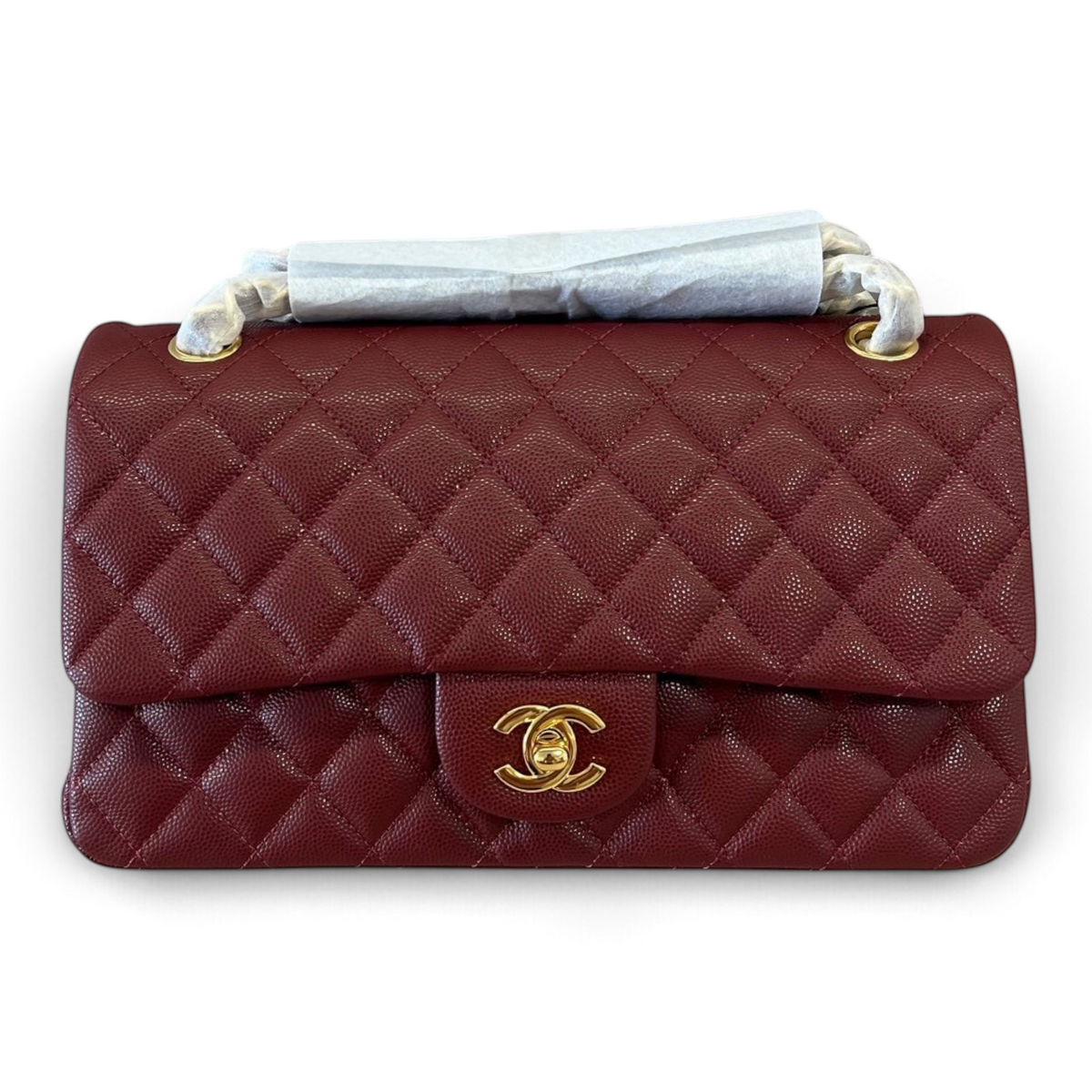 SWORD LUXURY bordo rengi kapitone desenli Caviar deri Chanel Classic Double Flap çanta, altın tonlu CC kilitli.
