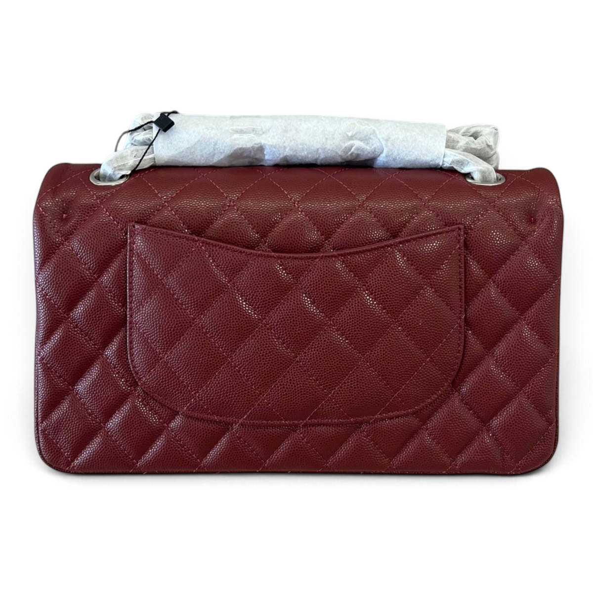 SWORD LUXURY Chanel 2.55 Medium kapitone bordo caviar deri çanta, gümüş donanımlı arka görünüm.