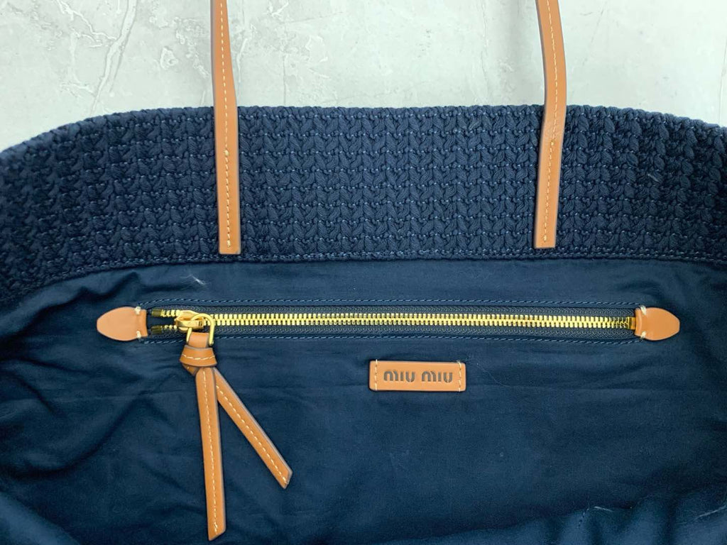 Structured Shoulder Bag - View 9