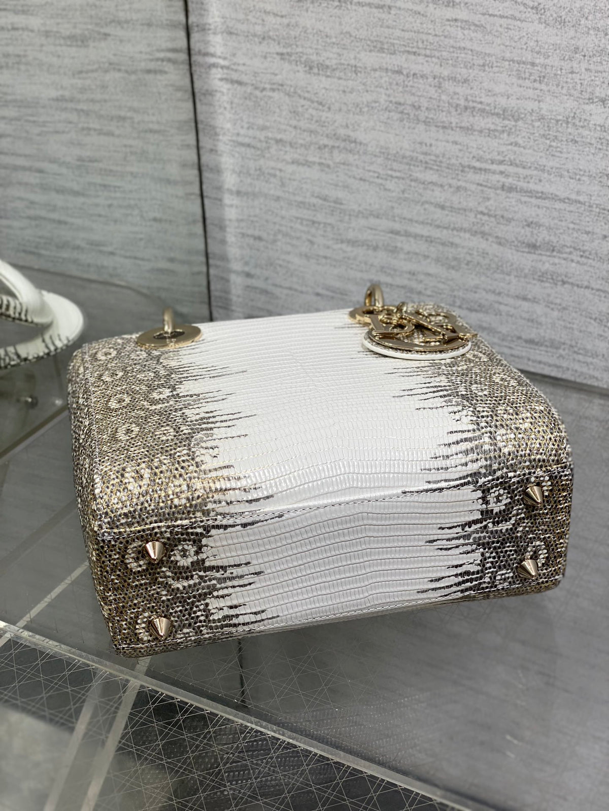 Lizard-Embossed Structured Top Handle Bag 20cm - View 7