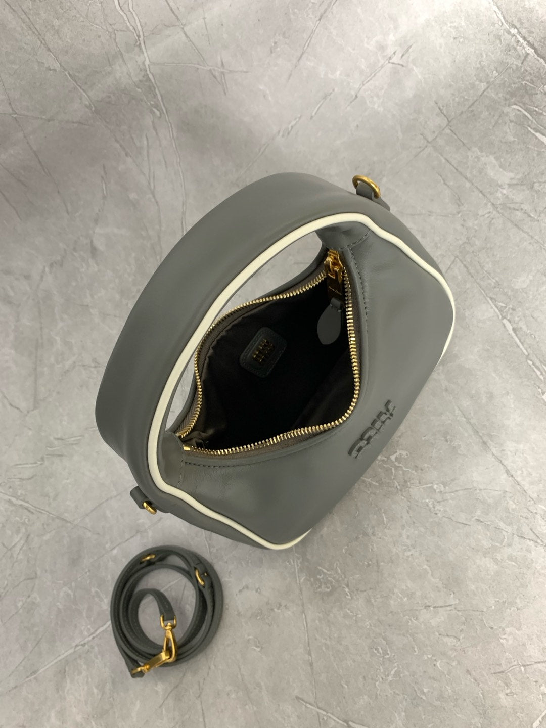 Wander Shoulder Bag - View 9