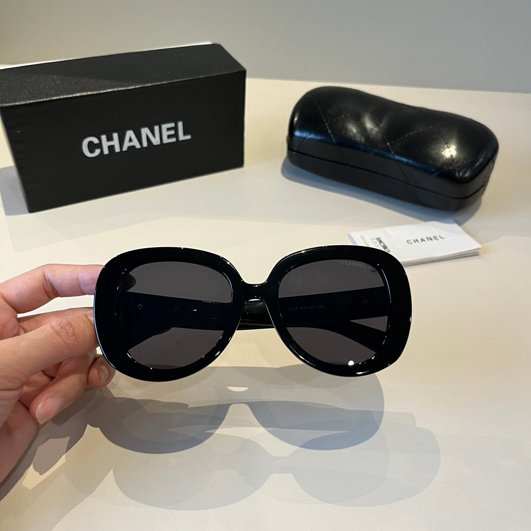 Quilted-Temple Butterfly Sunglasses - Black - View 4