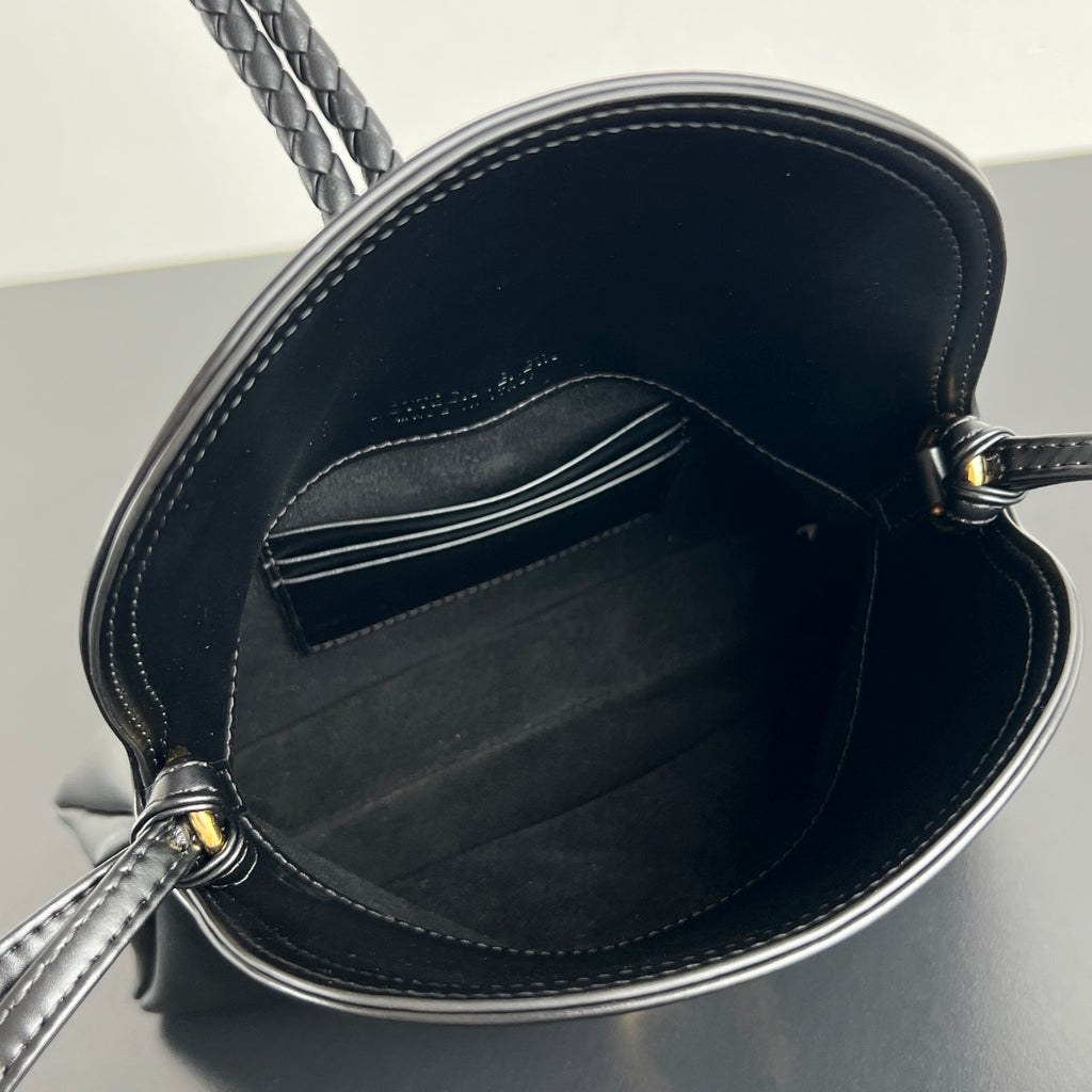 Liberta Lock Shoulder Bag 24cm - View 5