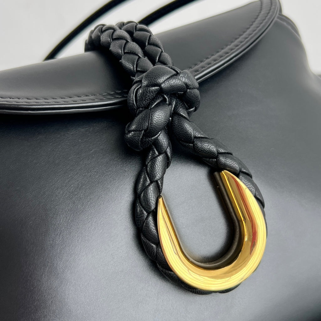 Liberta Lock Shoulder Bag 24cm - View 7