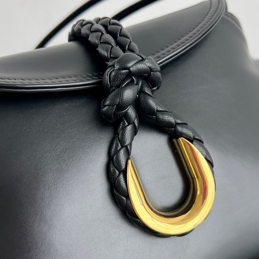 Liberta Lock Shoulder Bag 24cm - View 7