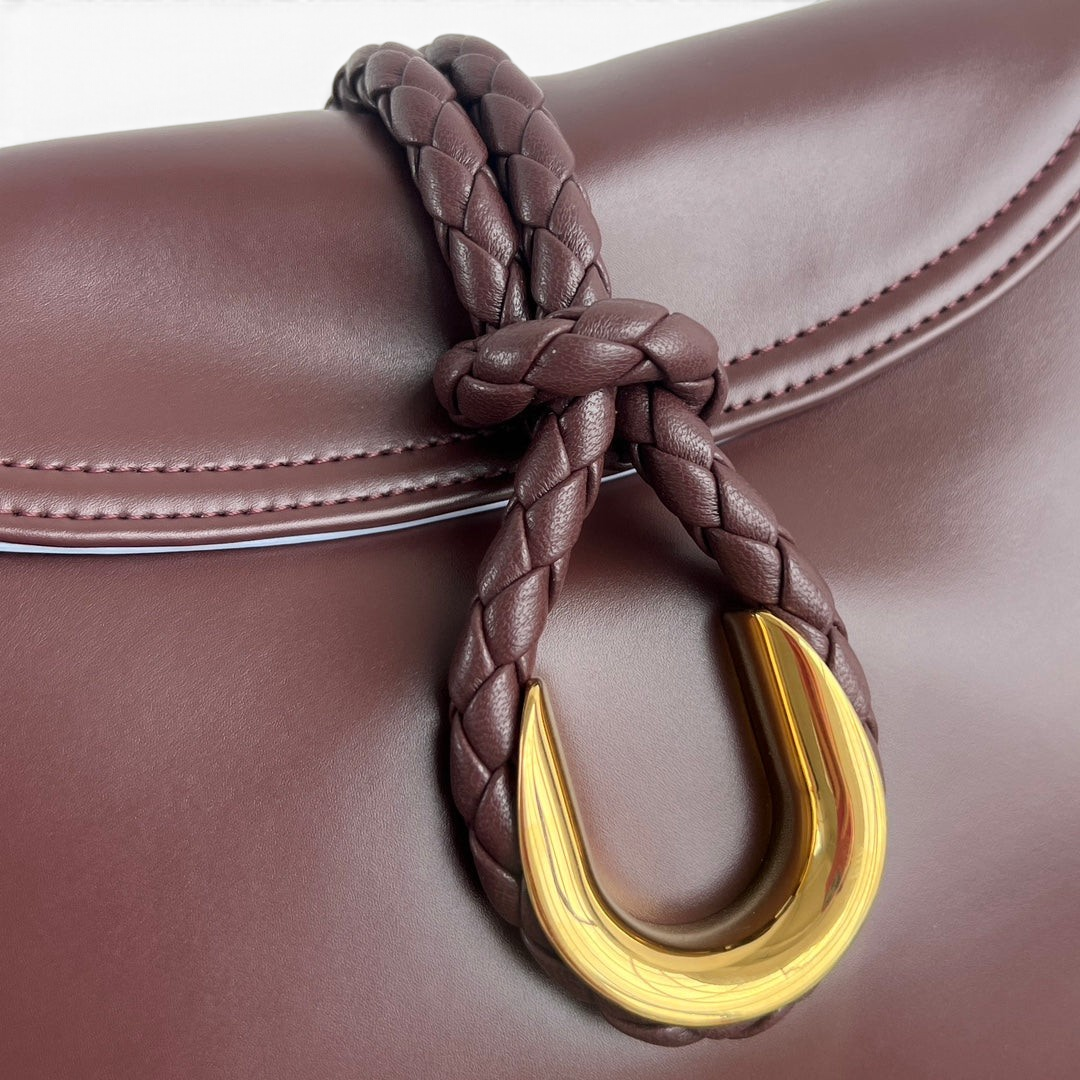 Liberta Lock Shoulder Bag 27.5cm - View 7