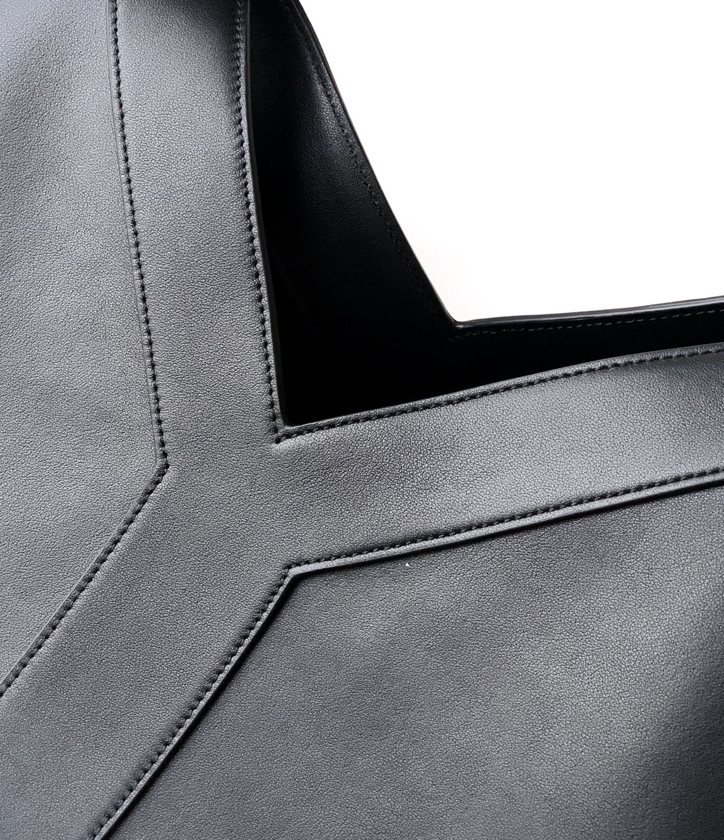 Saint Laurent Y Large Tote Bag in Black Grained calfskin Leather - Detail View 6