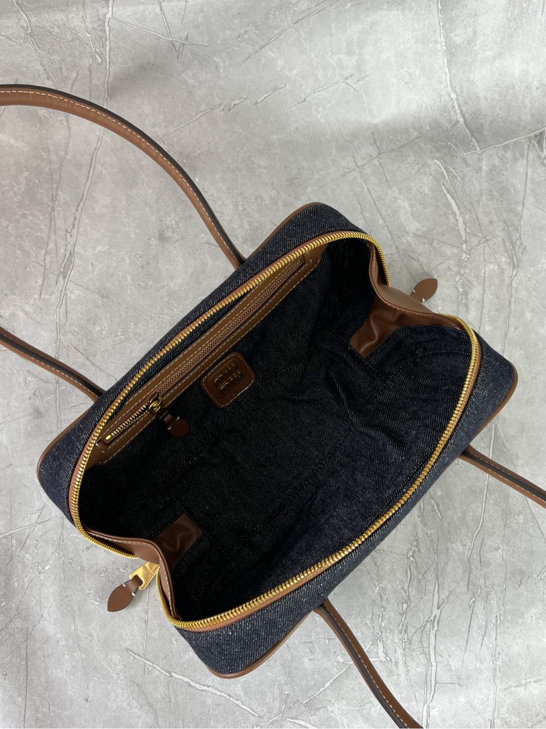 Beau Medium Shoulder Bag - View 8