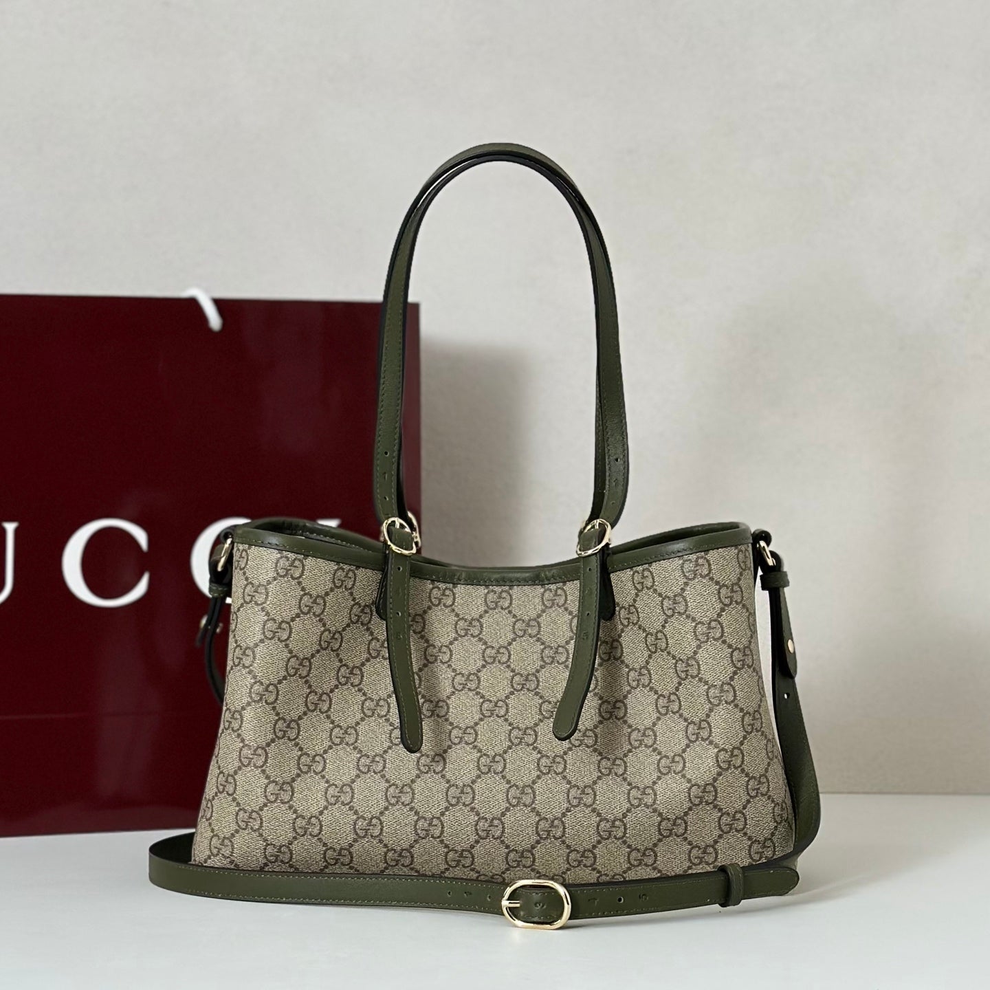 GG Emblem medium tote bag – image 3