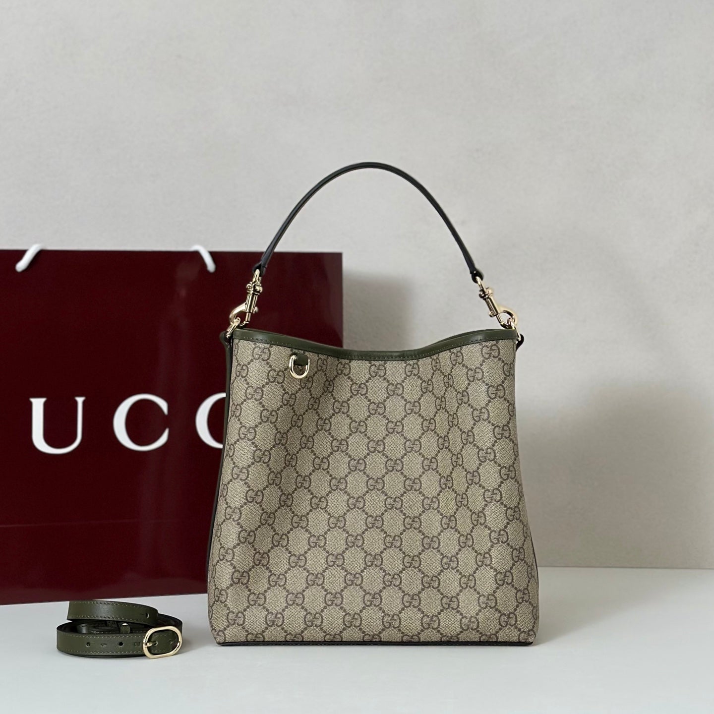 GG Emblem medium bucket bag