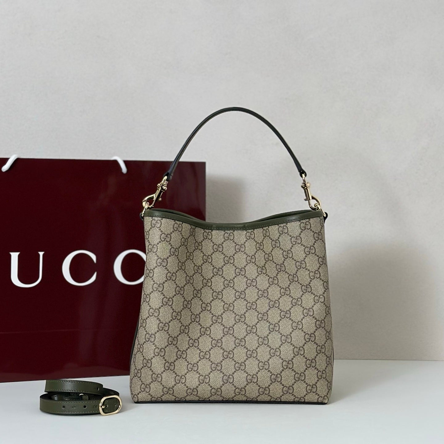 GG Emblem medium bucket bag – image 3