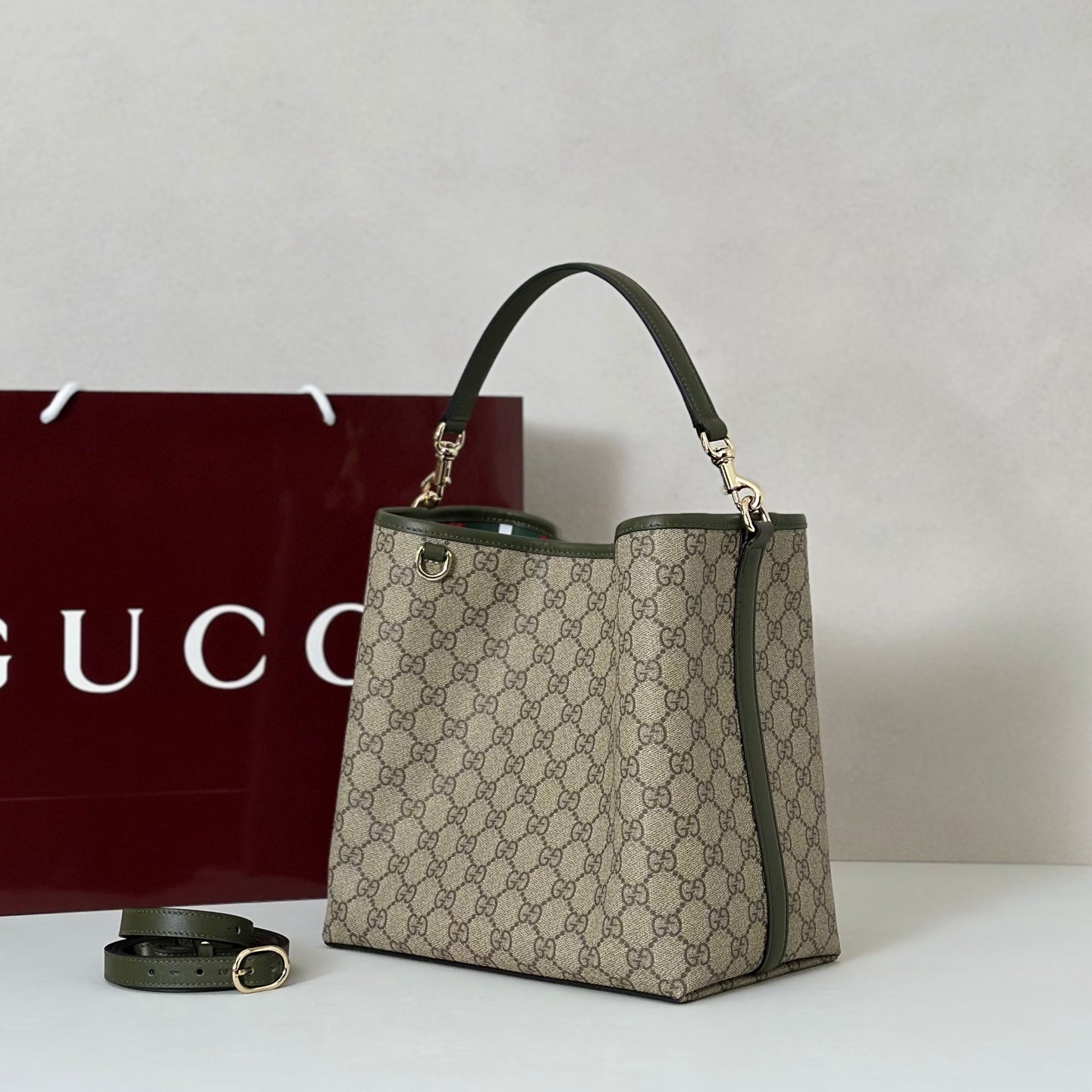 GG Emblem medium bucket bag – image 2