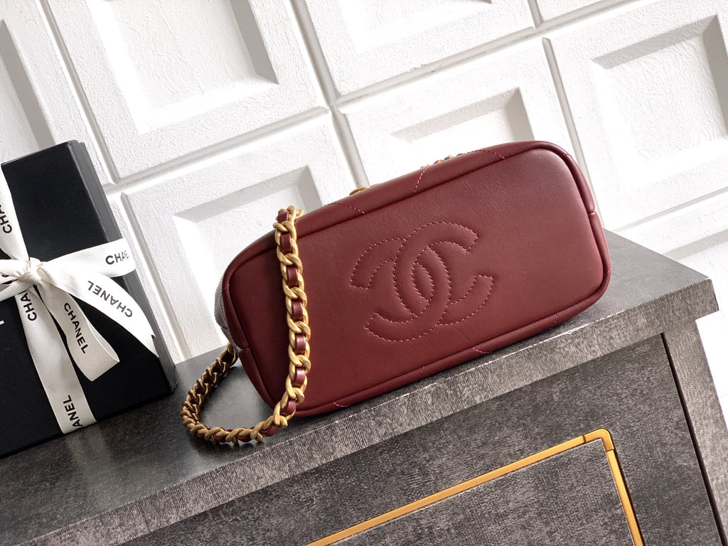 26P Quilted Leather Style Basket Bag