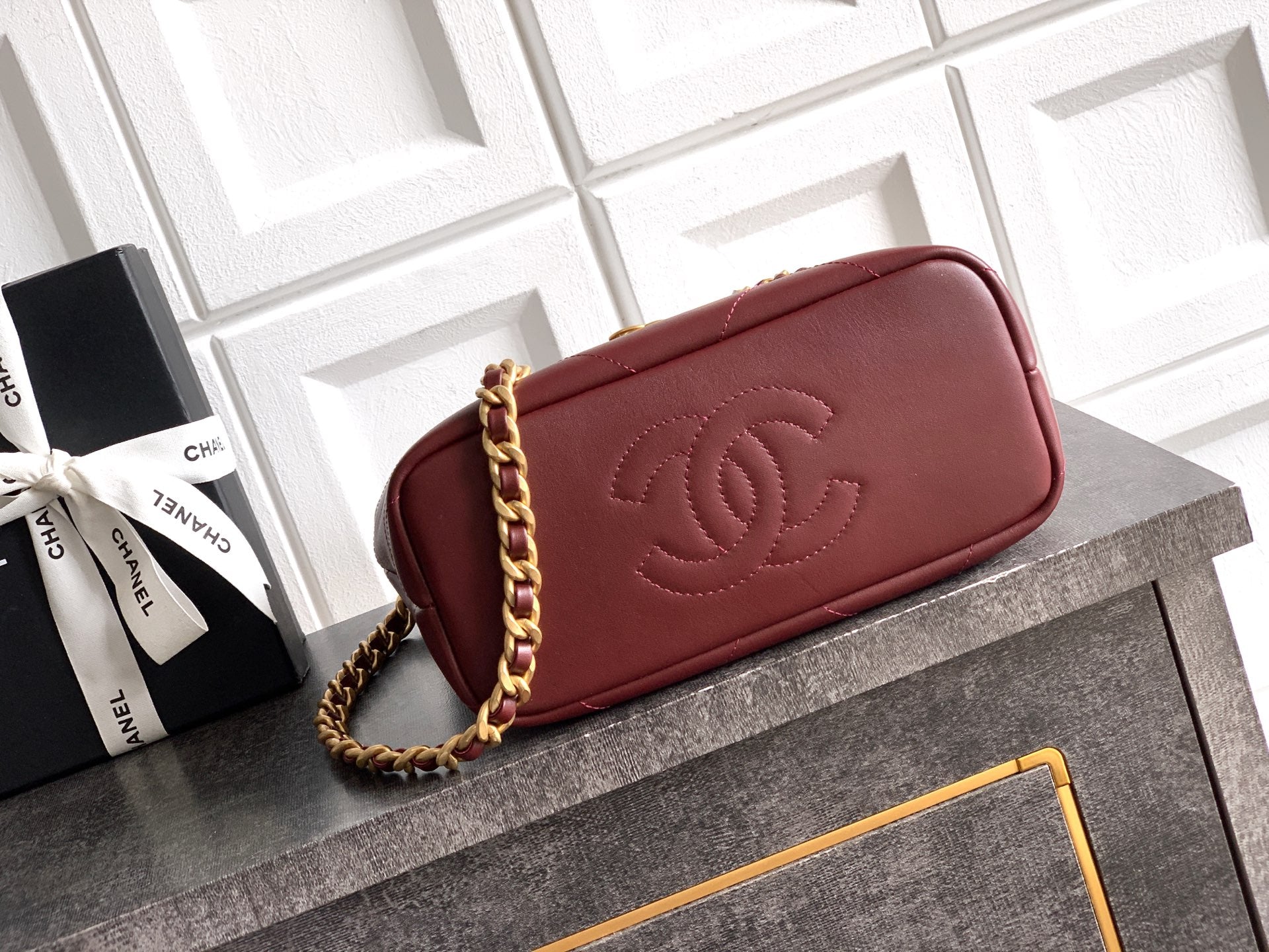26P Quilted Leather Style Basket Bag