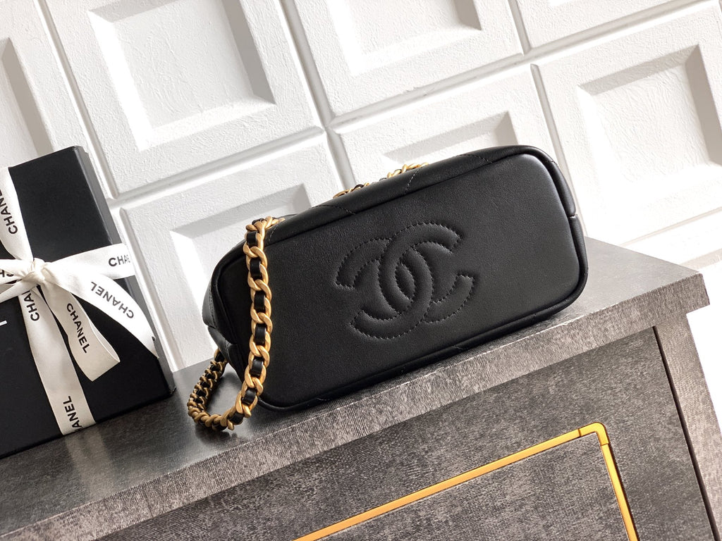 26P Quilted Leather Style Basket Bag