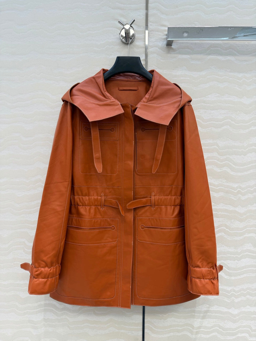 Hooded Sheepskin Jacket – Modern Utility Elegance