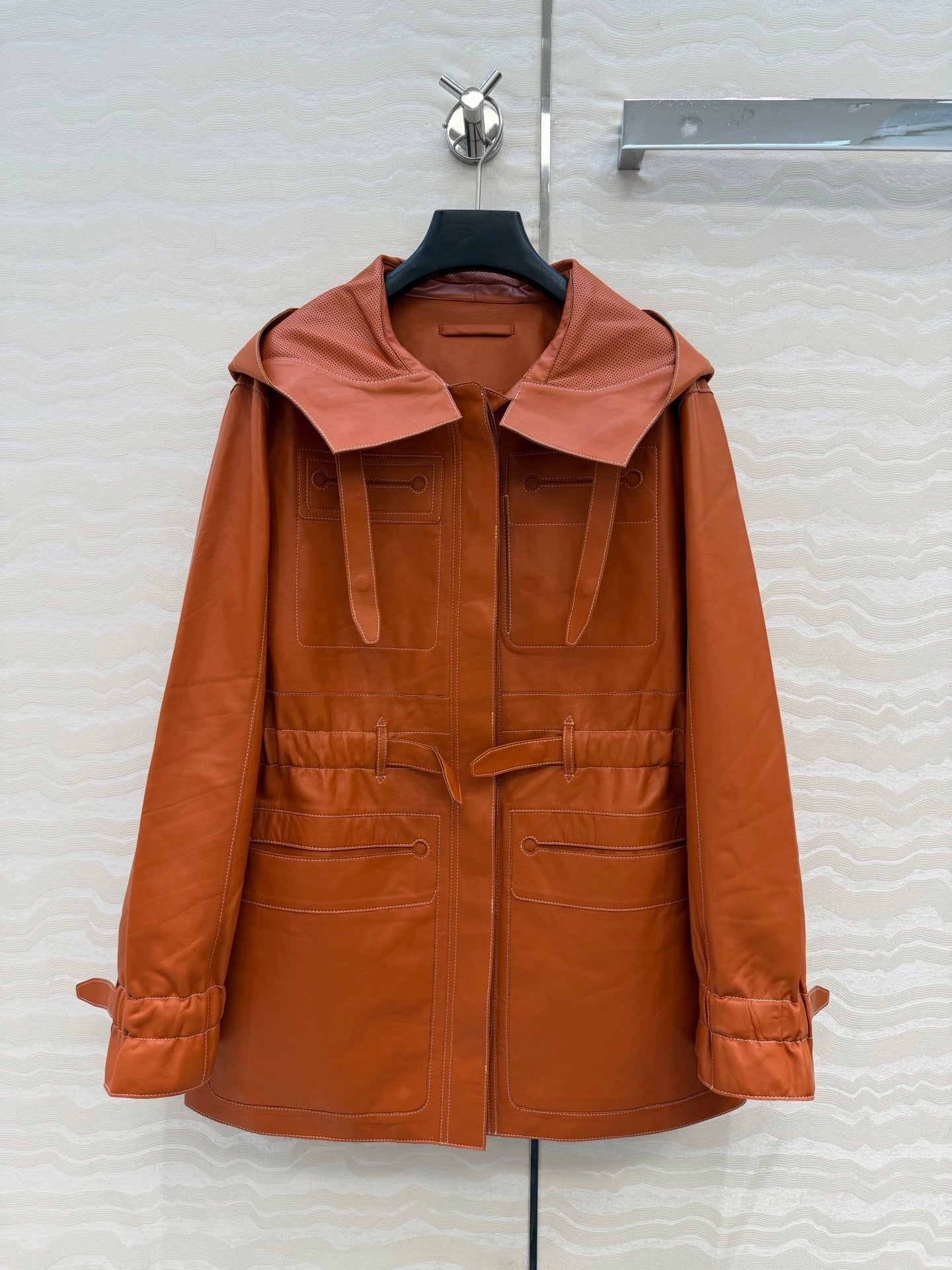 Hooded Sheepskin Jacket – Modern Utility Elegance