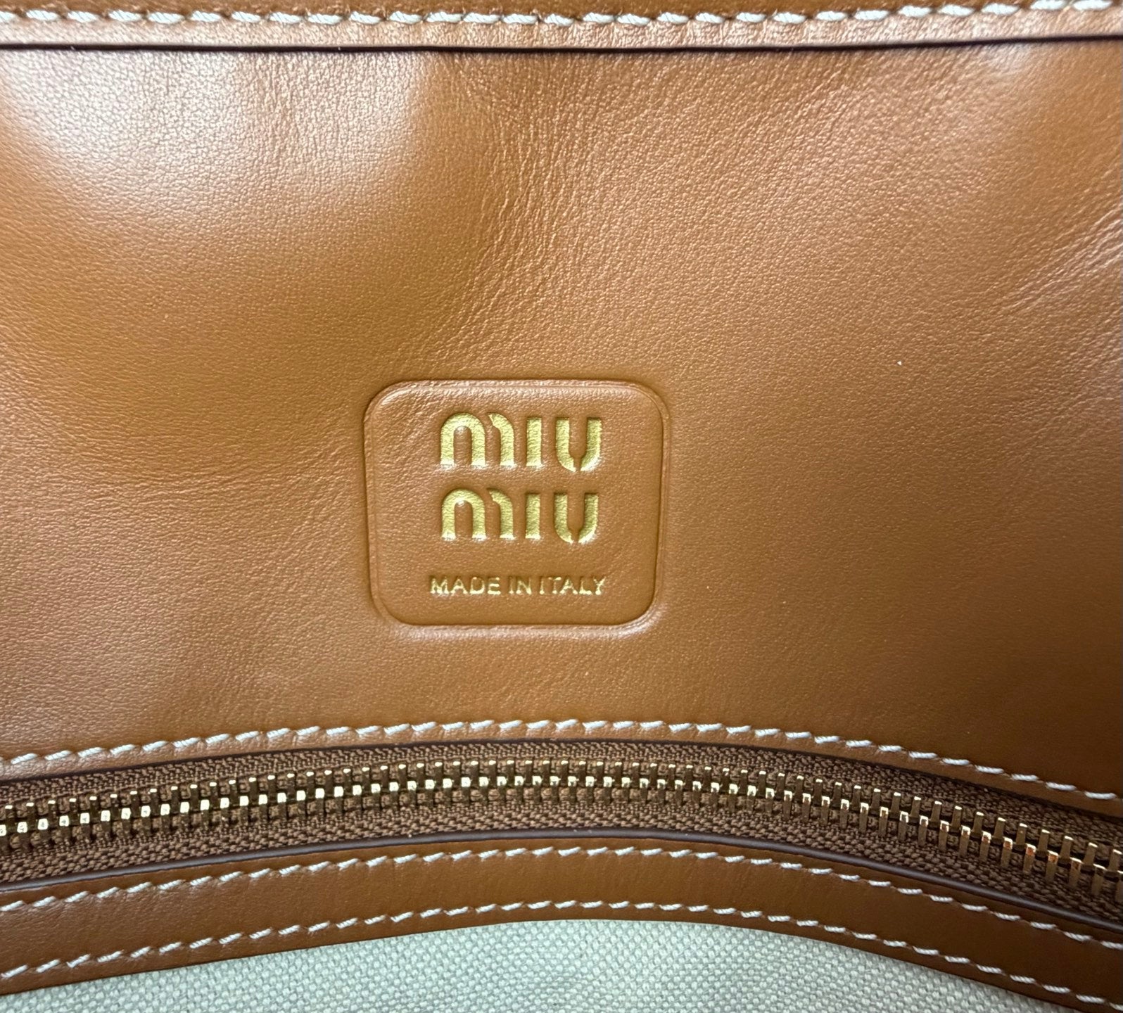 Aventure Large Shoulder Bag - View 9