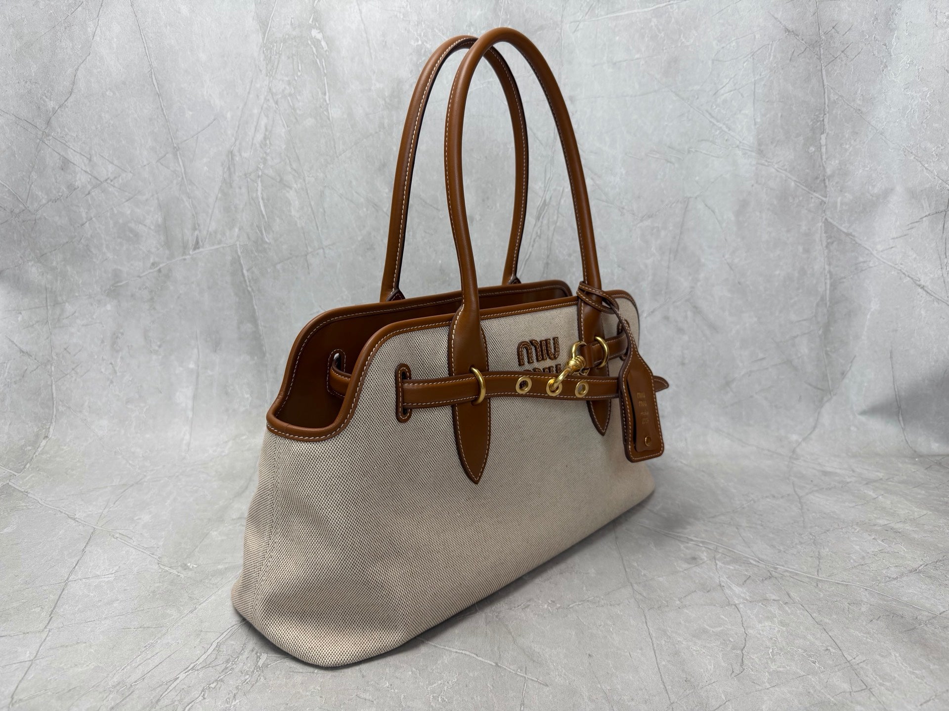 Aventure Large Shoulder Bag - View 3