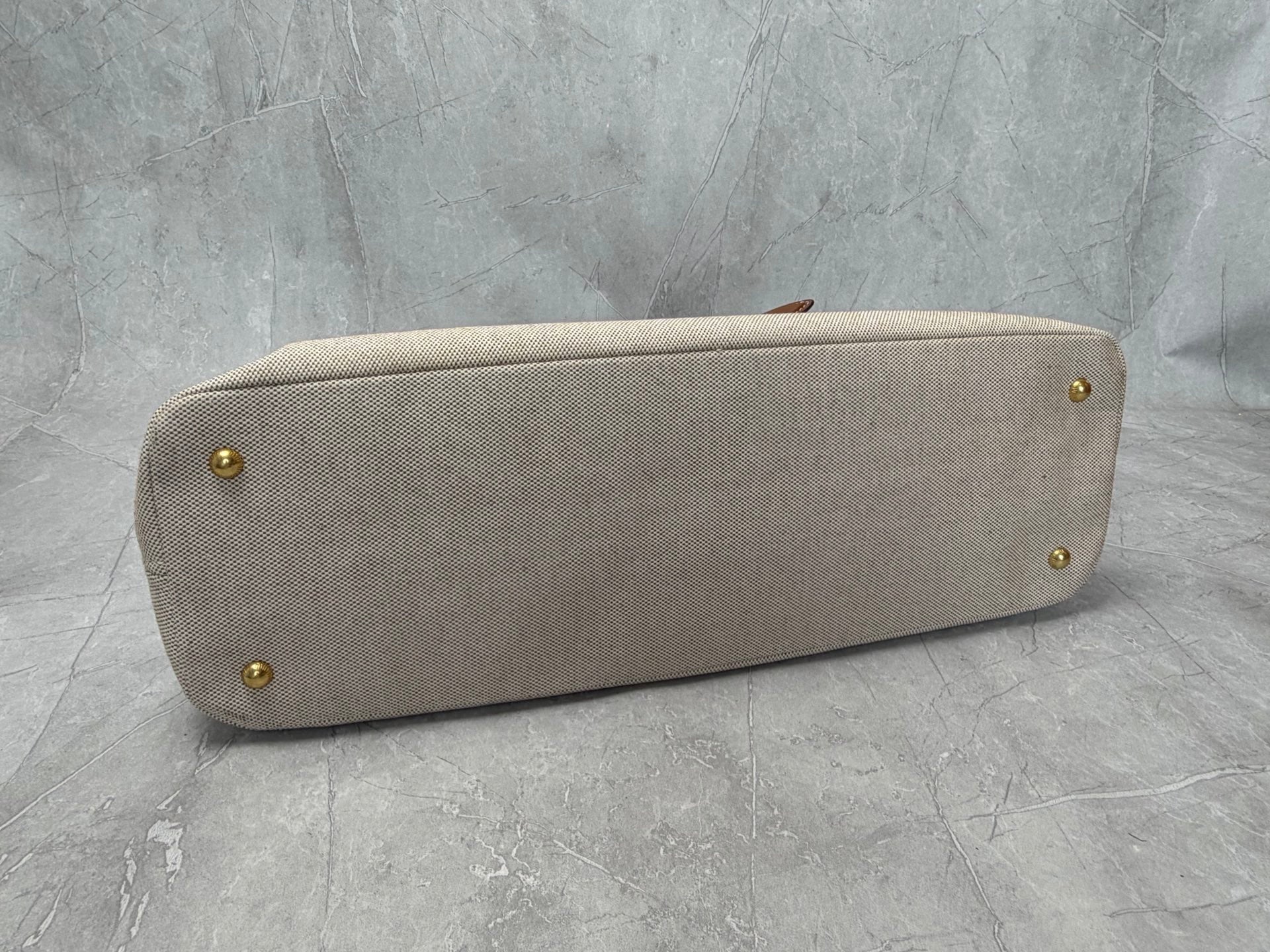 Aventure Large Shoulder Bag - View 4