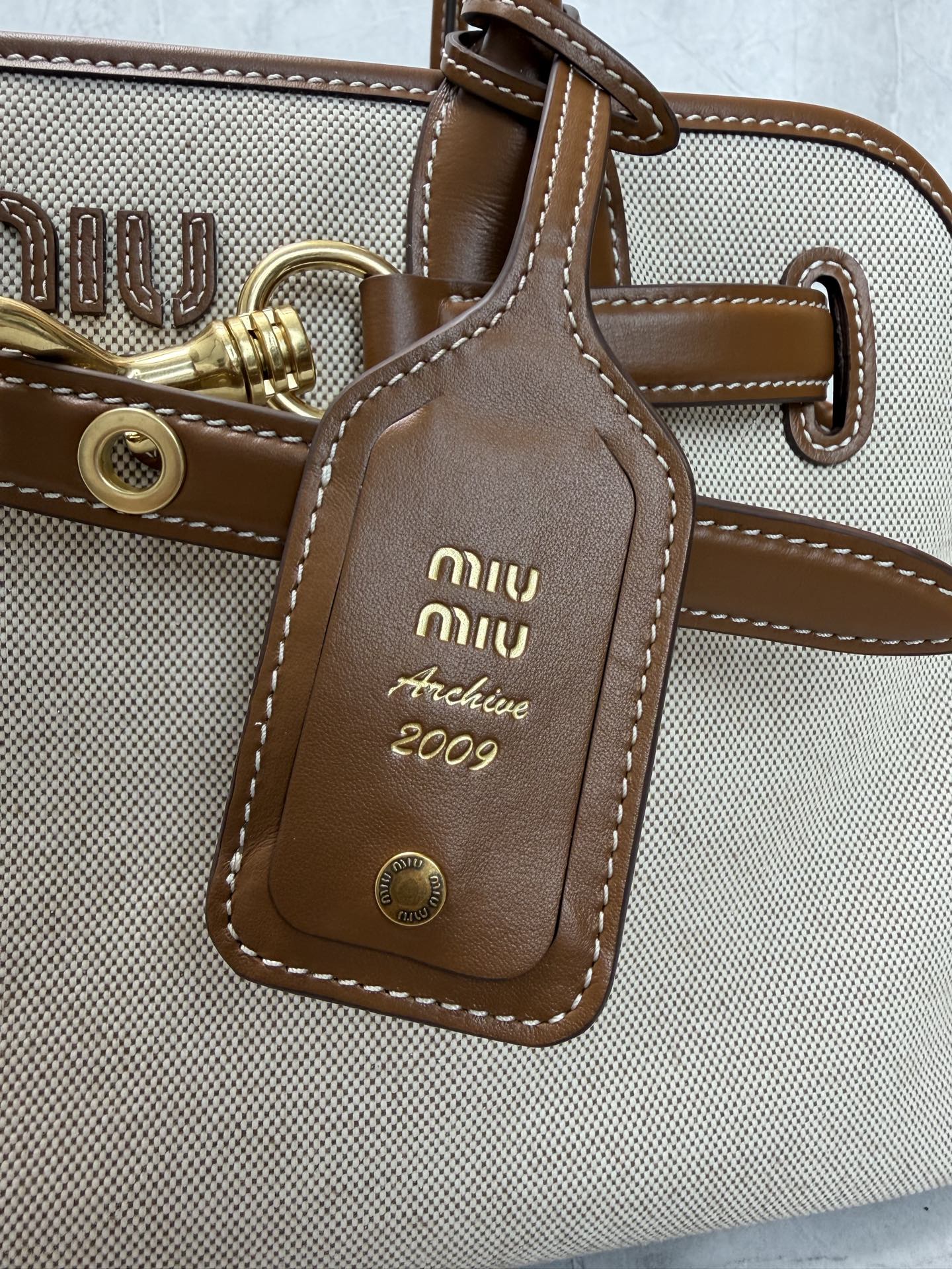 Aventure Large Shoulder Bag - View 6