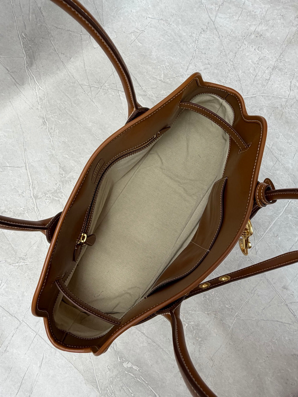 Aventure Large Shoulder Bag - View 8