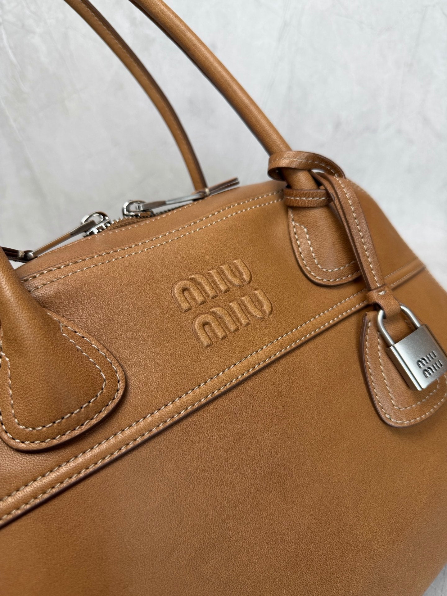 Vivant Medium Shoulder Bag - View 5