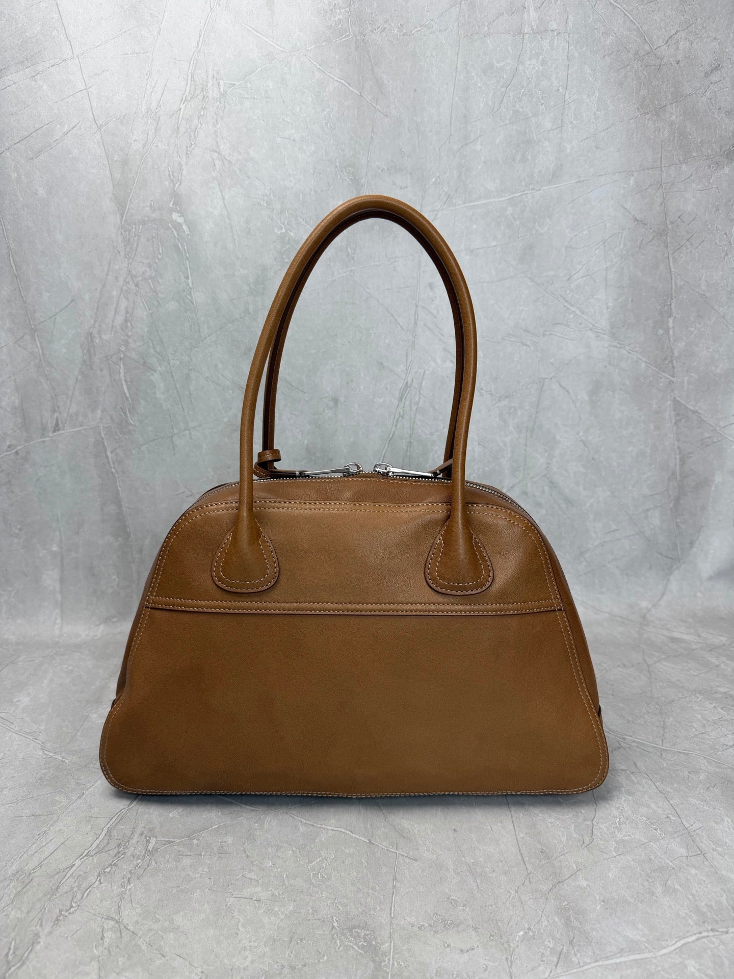 Vivant Medium Shoulder Bag - View 2