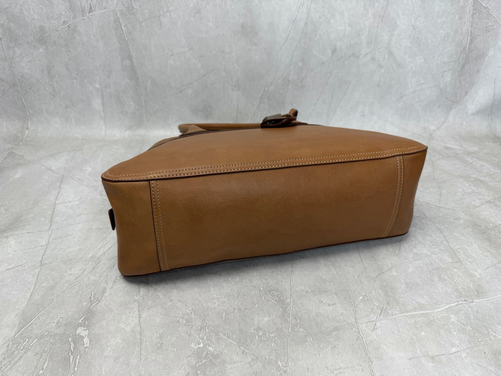 Vivant Medium Shoulder Bag - View 4