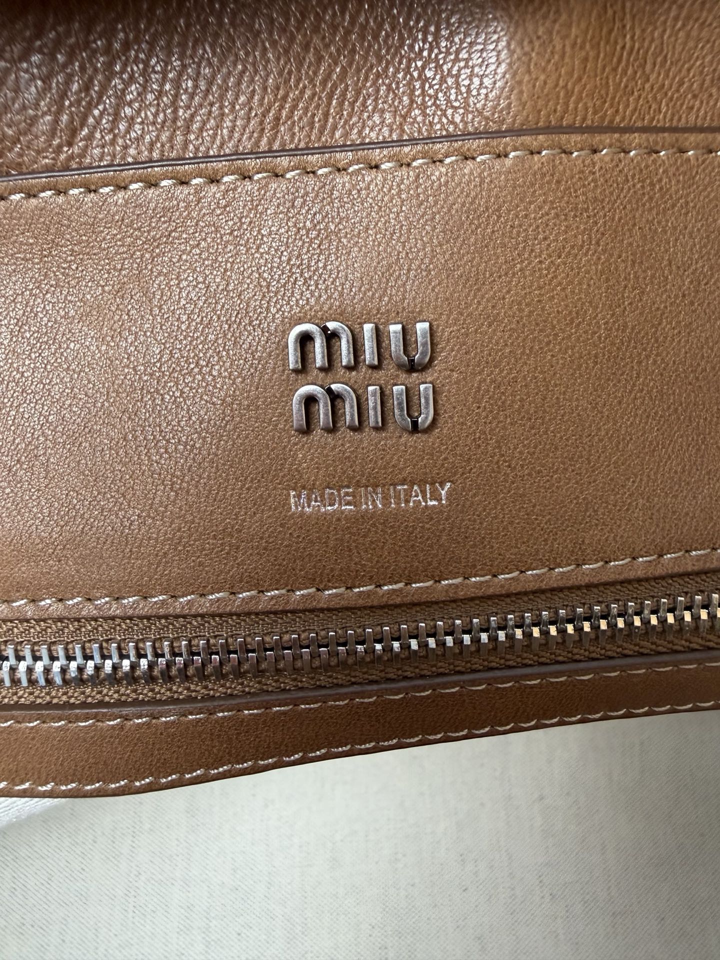 Vivant Medium Shoulder Bag - View 9