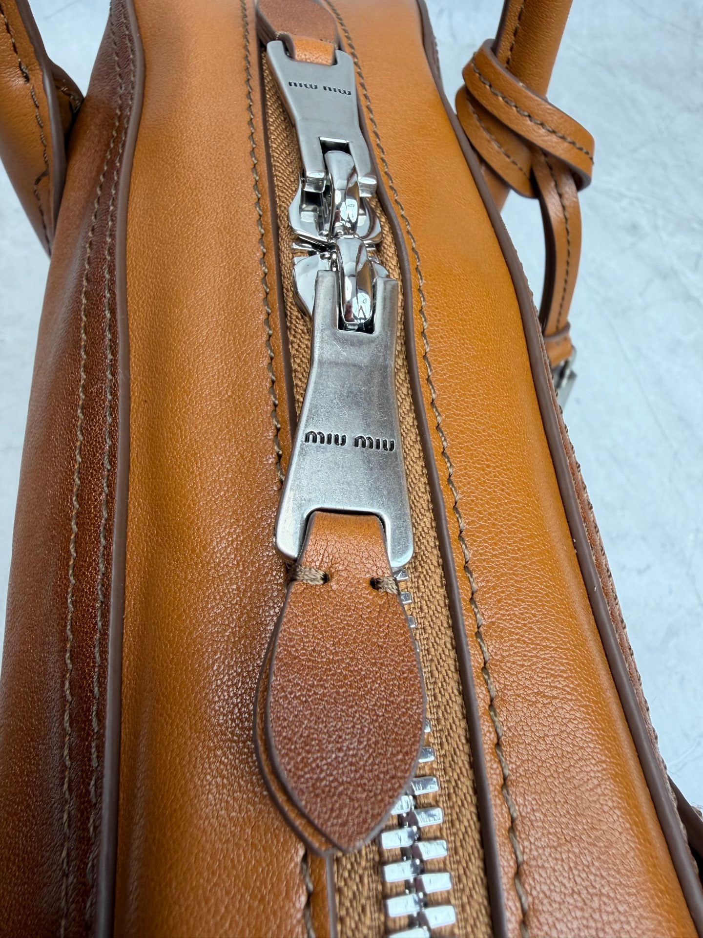 Vivant Medium Shoulder Bag - View 7