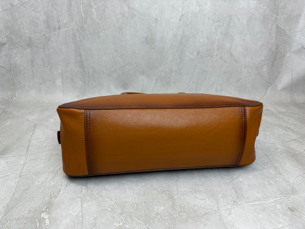 Vivant Medium Shoulder Bag - View 4