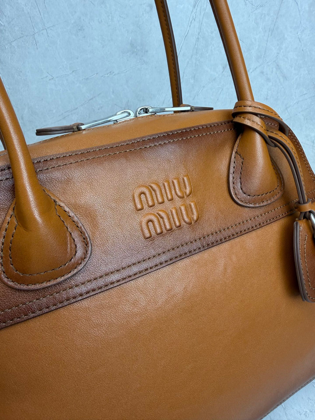 Vivant Medium Shoulder Bag - View 5