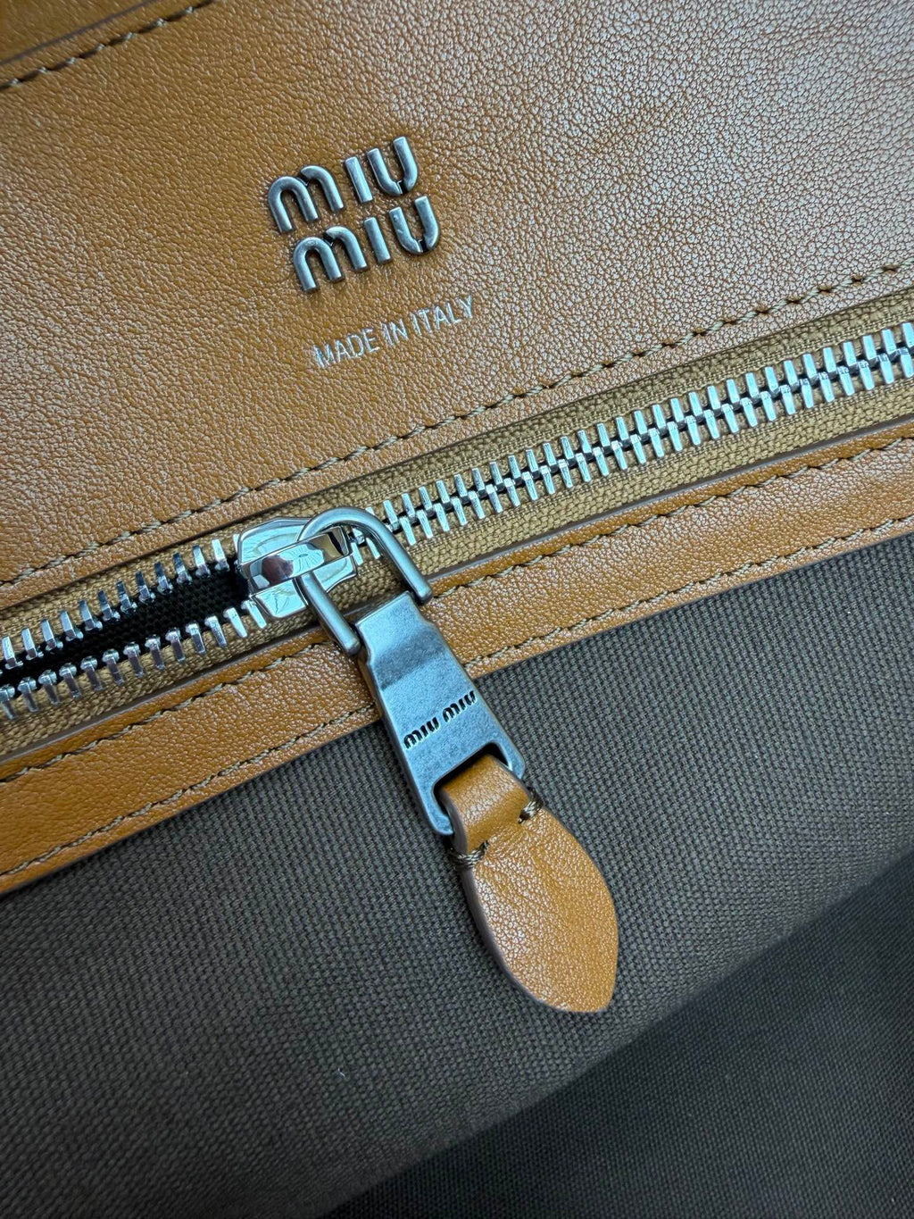 Vivant Medium Shoulder Bag - View 9