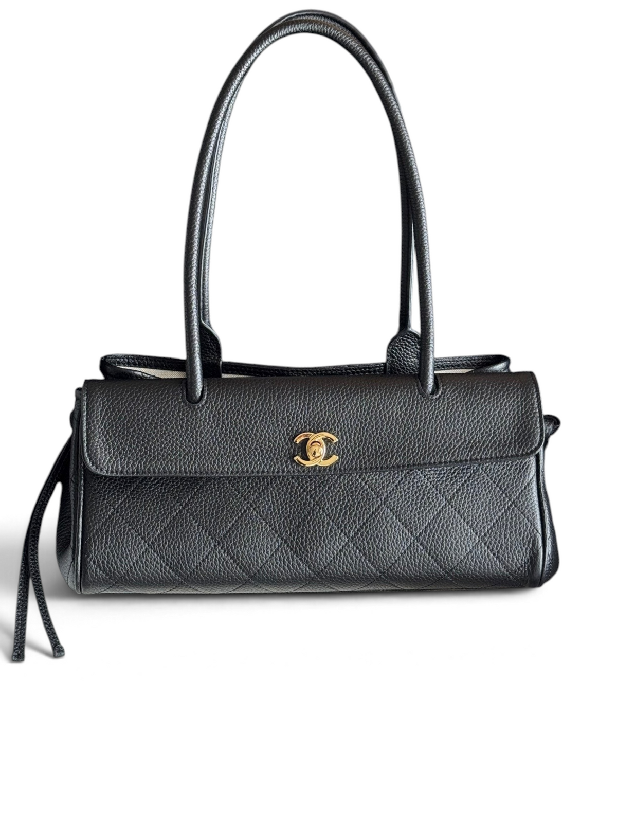 SWORD LUXURY siyah damarlı dana derisi Chanel 26S küçük alışveriş çantası, altın tonlu CC logolu ve kapitone detaylı.