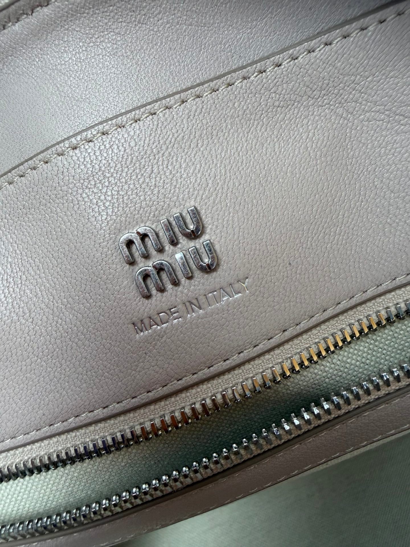 Vivant Medium Shoulder Bag - View 9