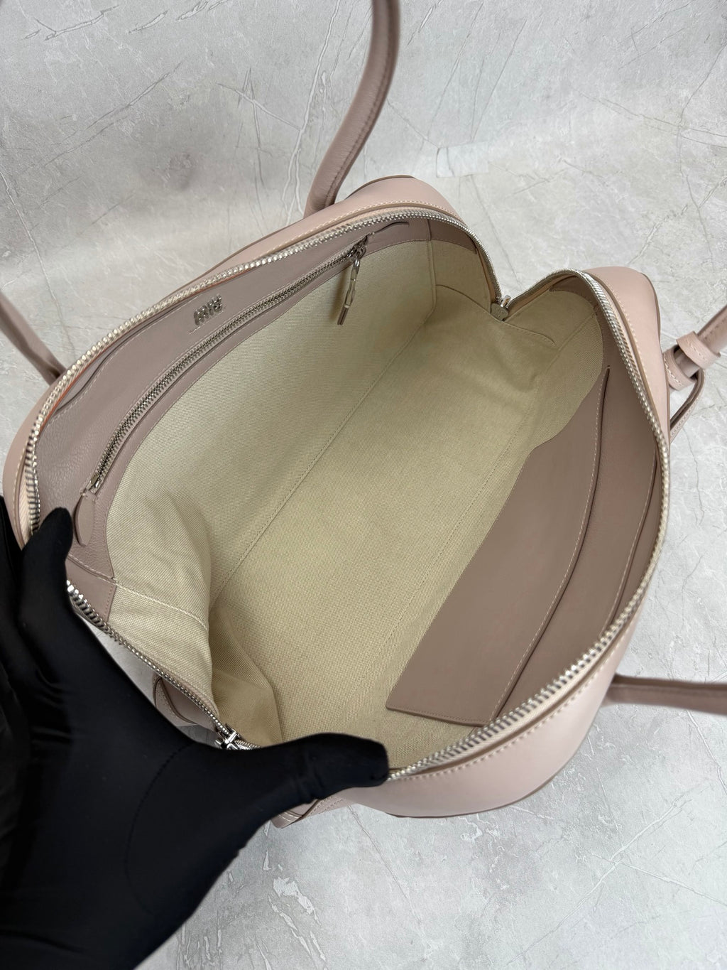 Vivant Medium Shoulder Bag - View 8