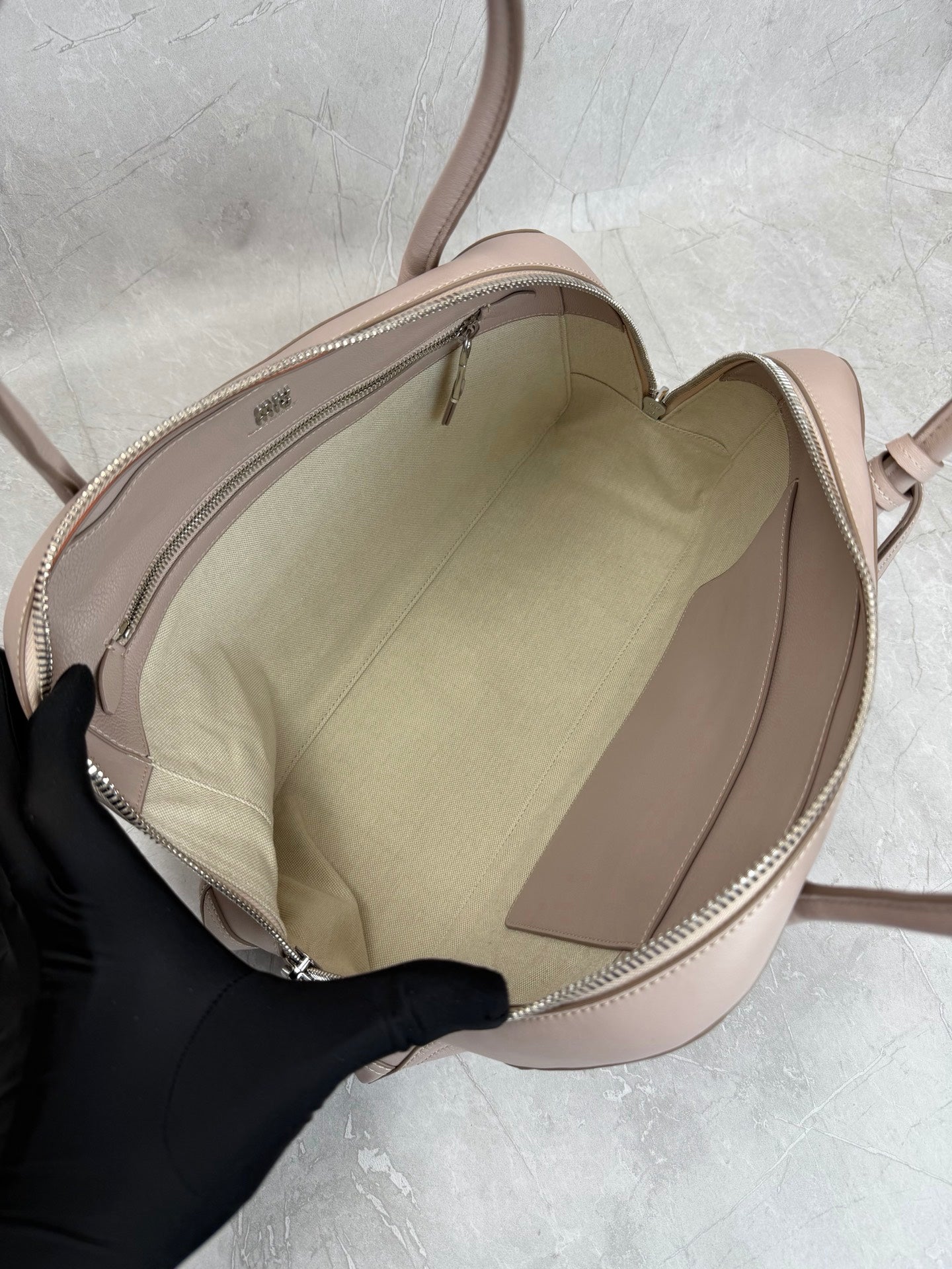 Vivant Medium Shoulder Bag - View 8