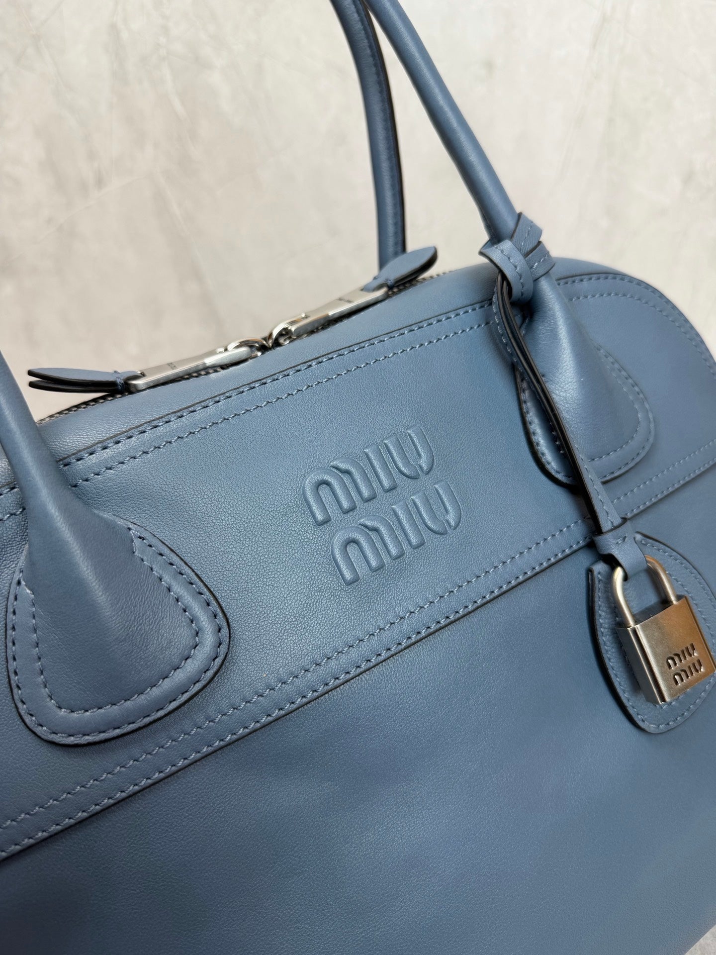 Vivant Medium Shoulder Bag - View 5
