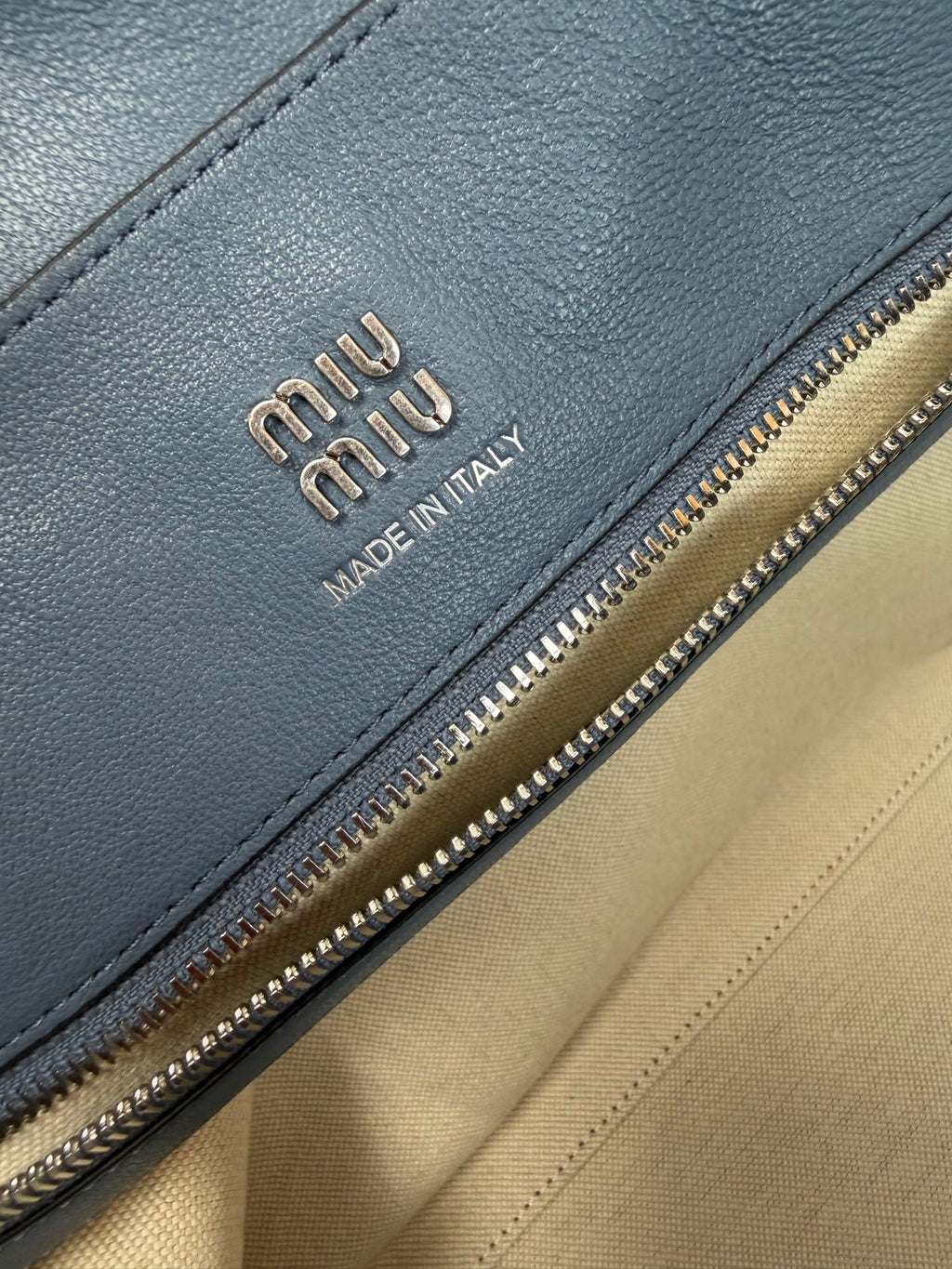 Vivant Medium Shoulder Bag - View 9