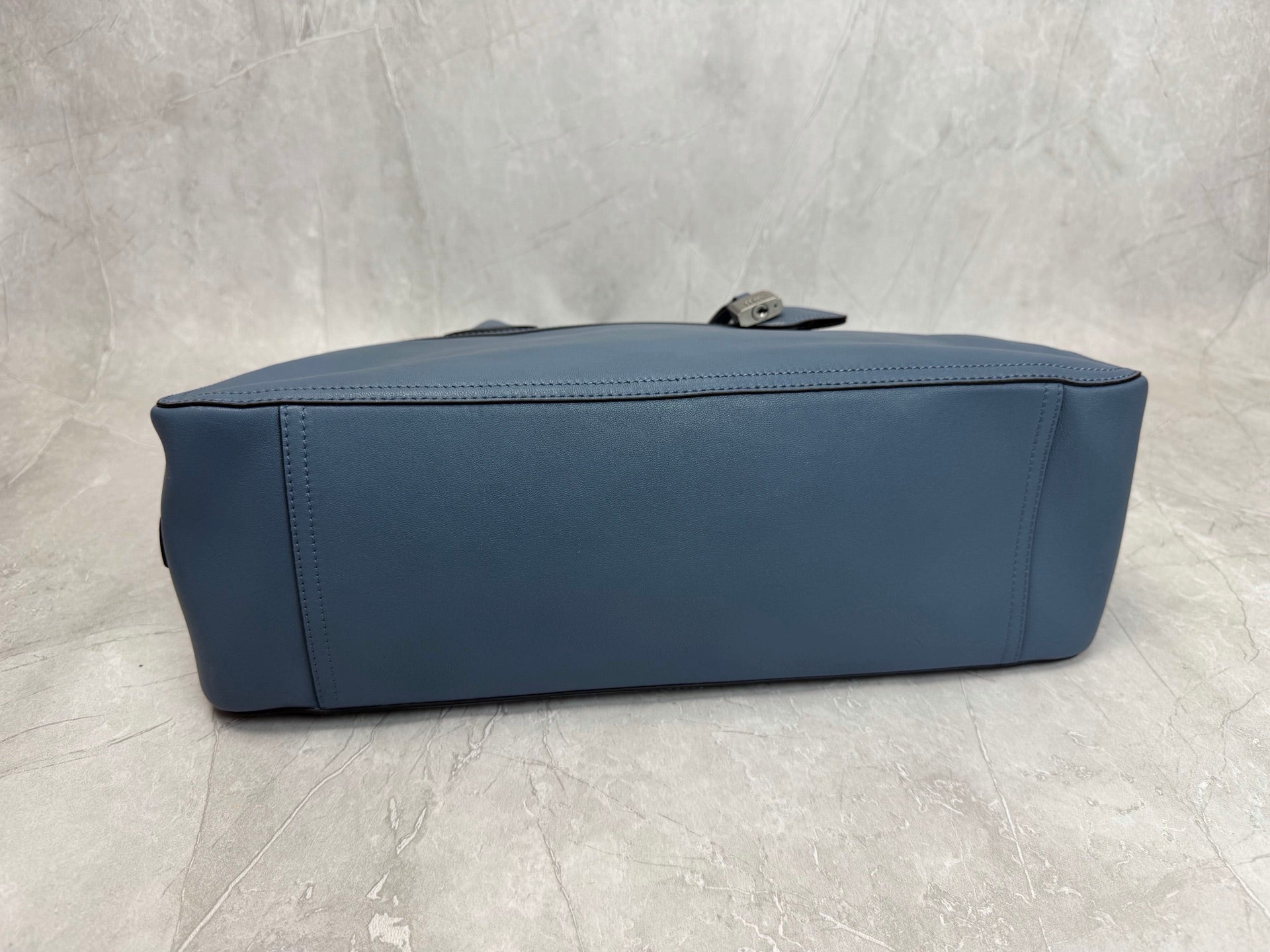 Vivant Medium Shoulder Bag - View 4