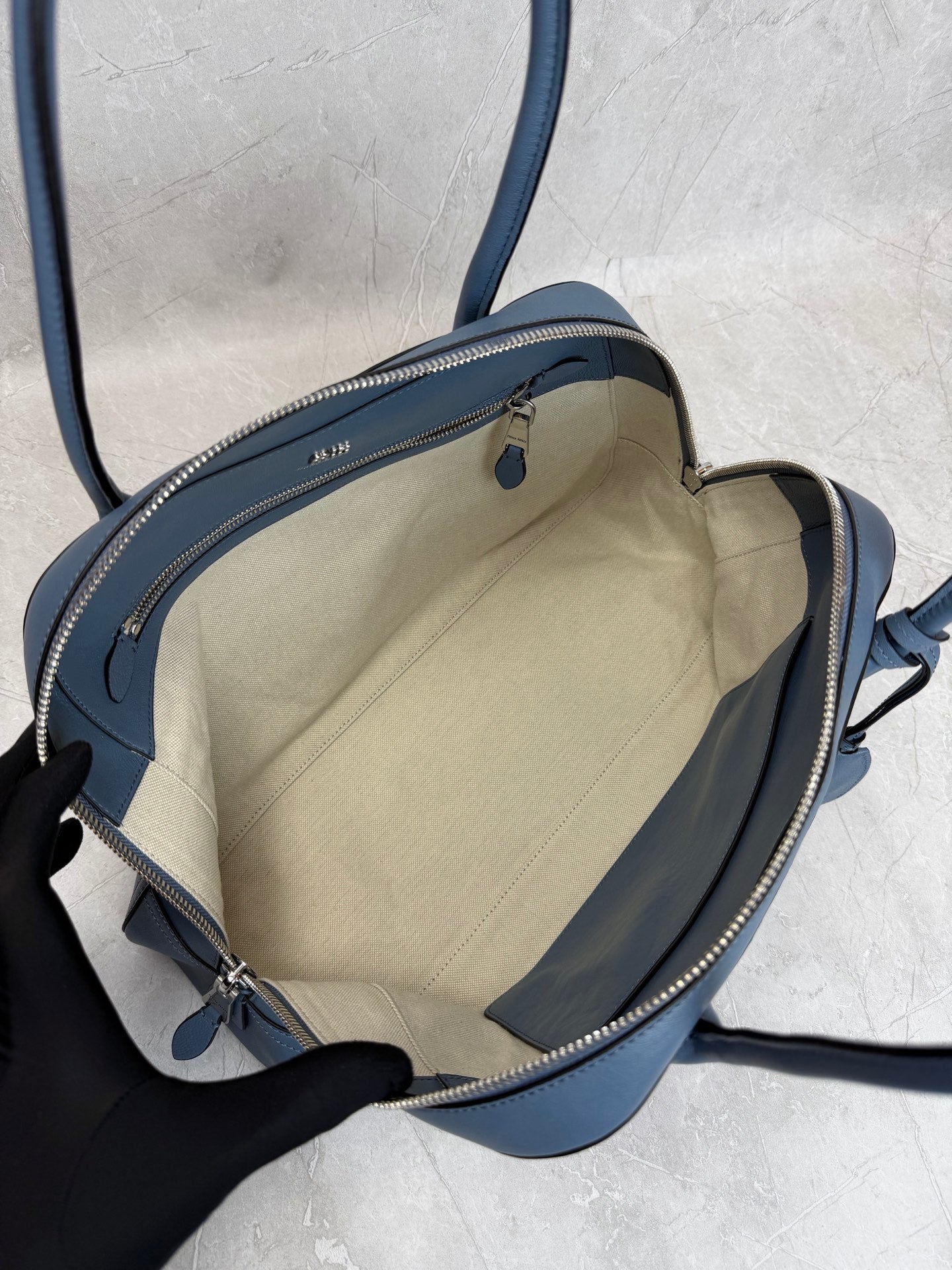 Vivant Medium Shoulder Bag - View 8