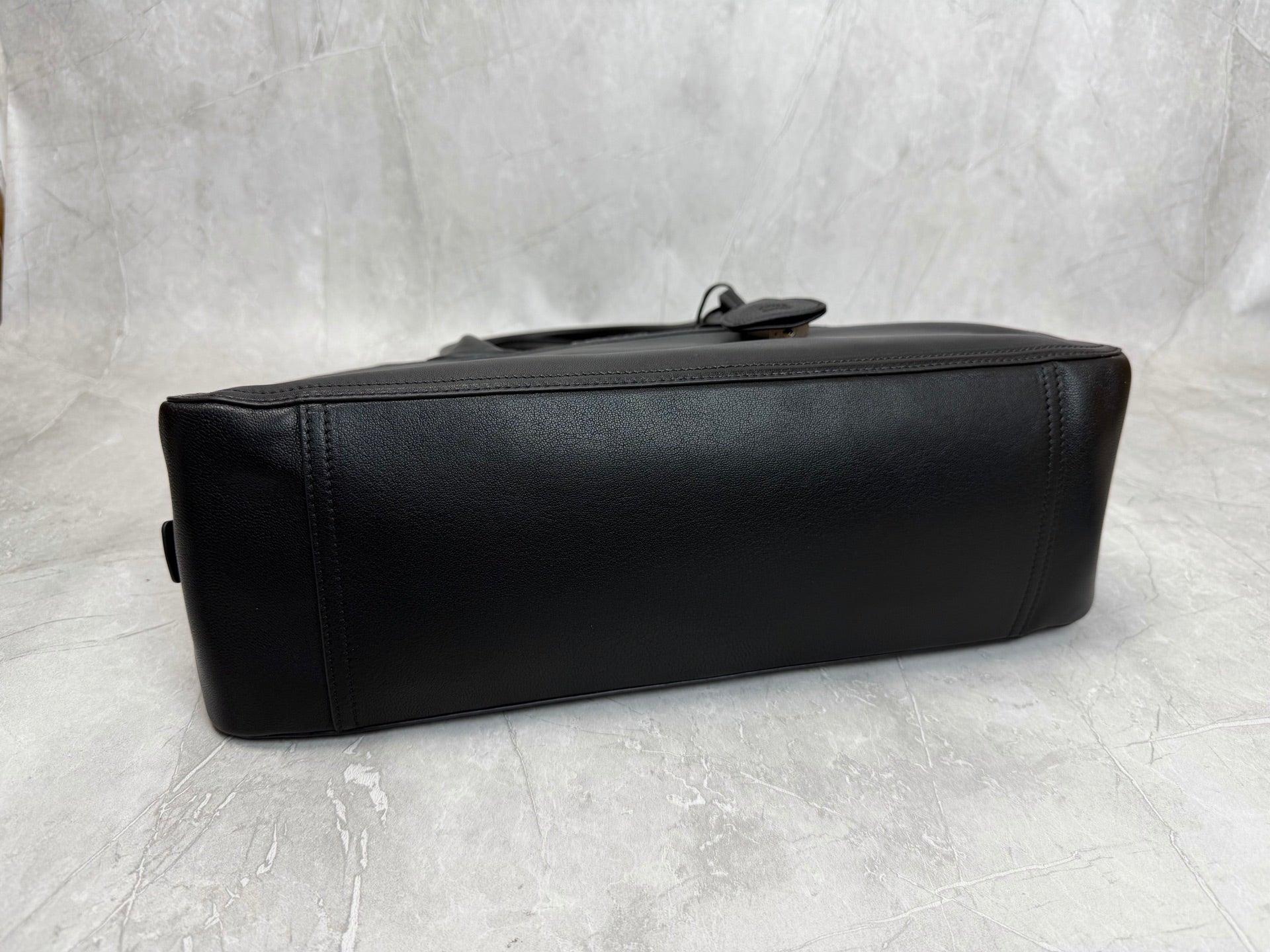 Vivant Medium Shoulder Bag - View 4