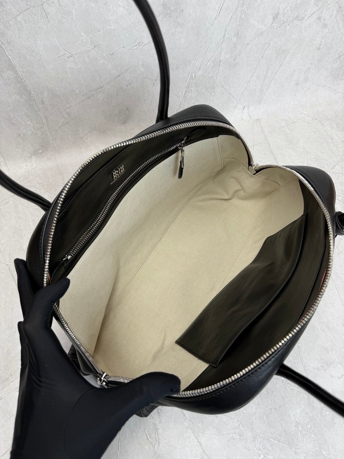 Vivant Medium Shoulder Bag - View 8