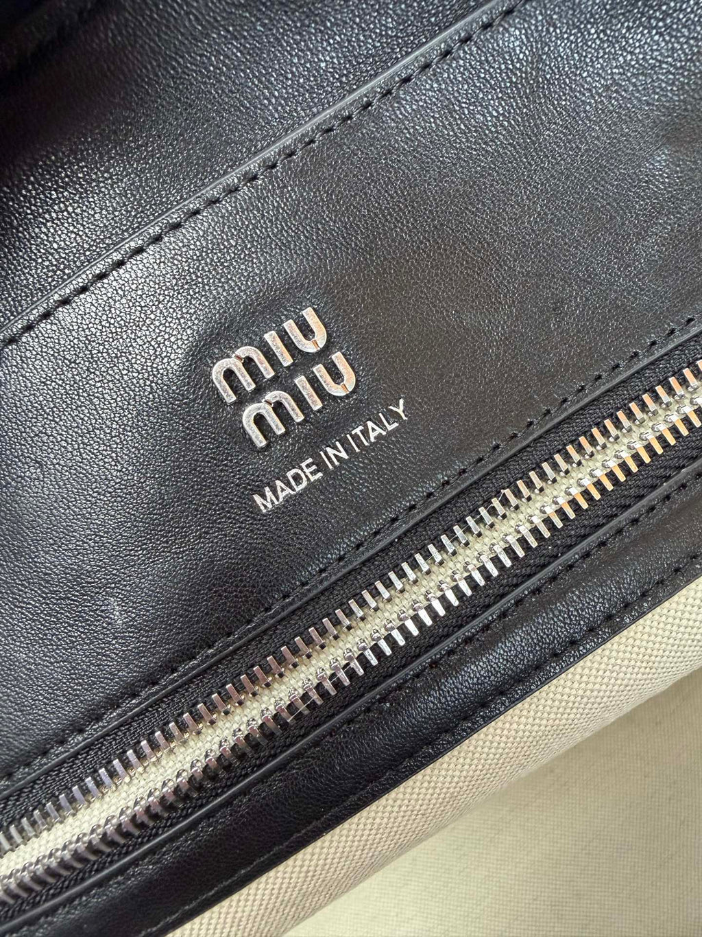Vivant Medium Shoulder Bag - View 9