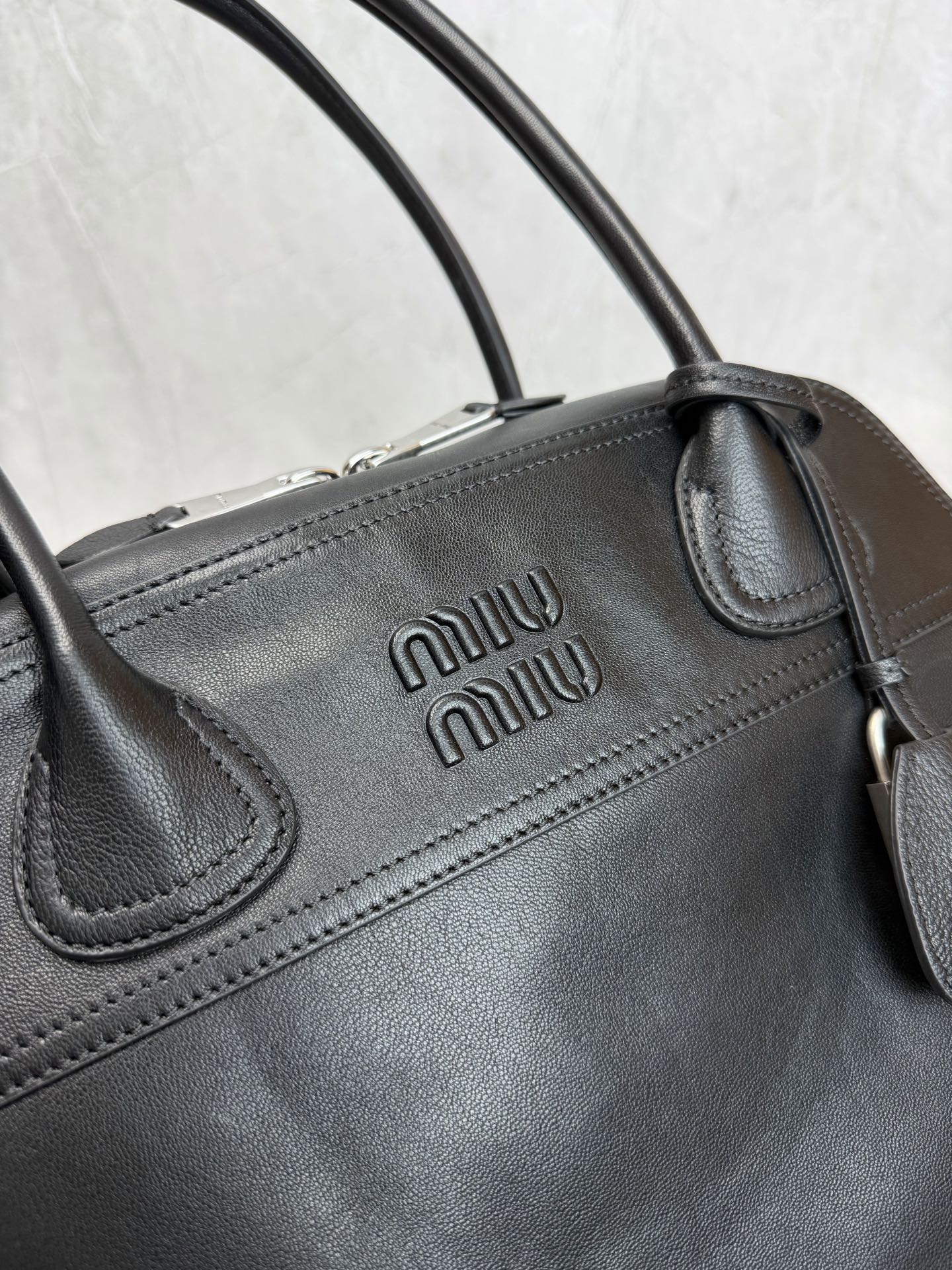 Vivant Medium Shoulder Bag - View 5