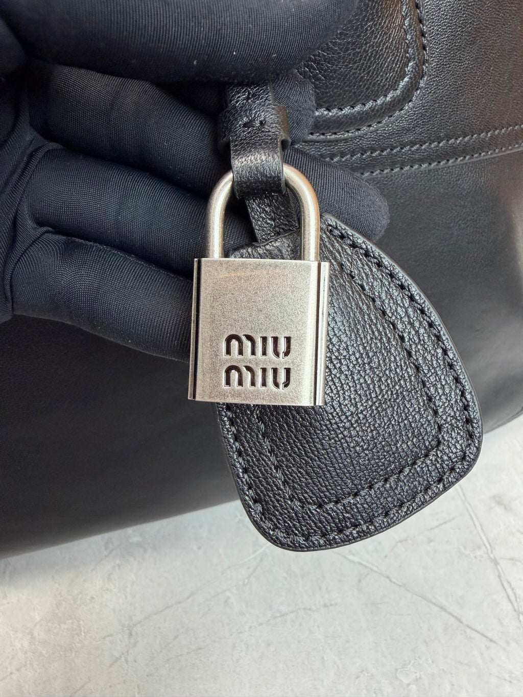 Vivant Medium Shoulder Bag - View 6