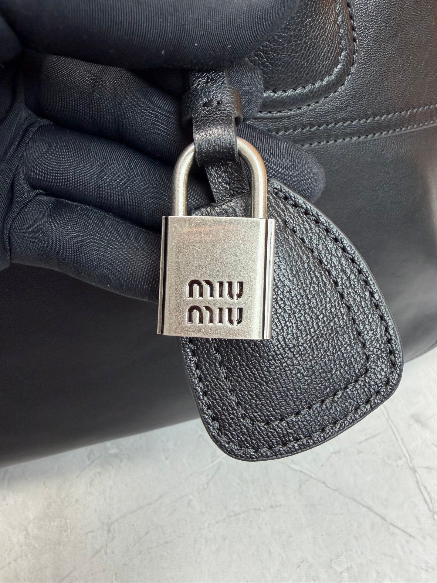 Vivant Medium Shoulder Bag - View 6