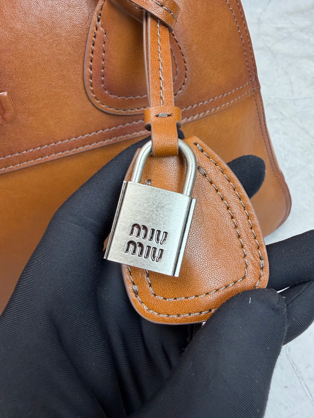 Vivant Medium Shoulder Bag - View 6